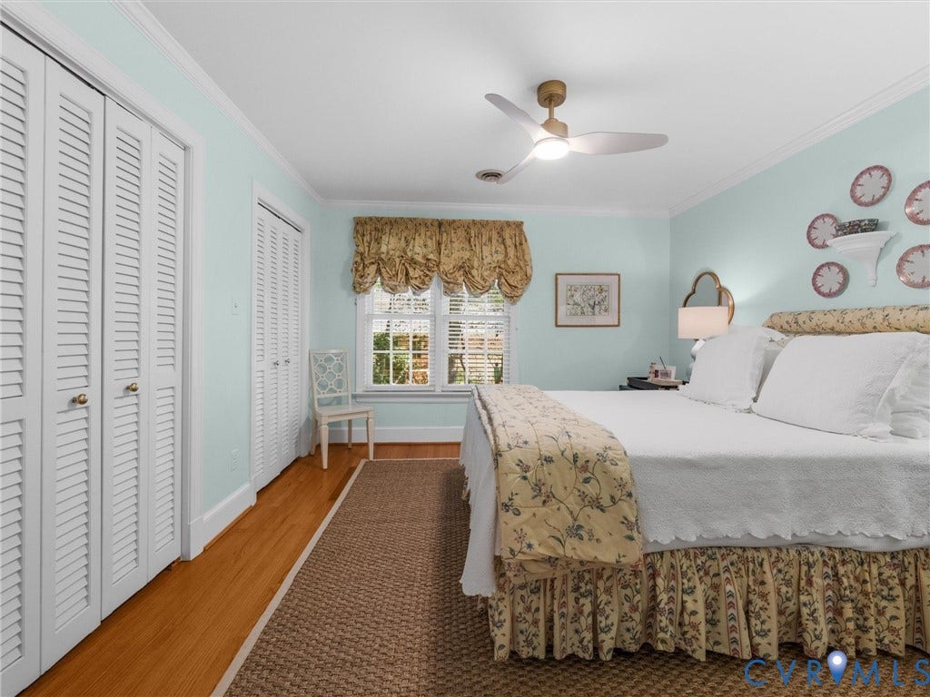 500 Kilmarnock Drive, Collegiate Area, Henrico, VA 23229 Louvered closet doors, wood-finish flooring, and a ceiling fan with integrated lighting