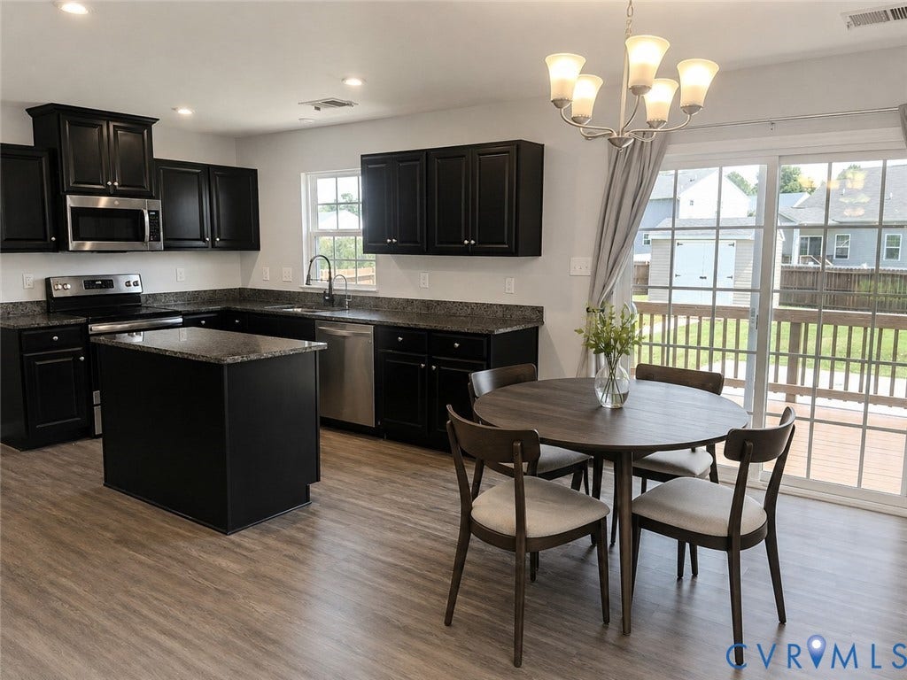 Eat In Kitchen & Island