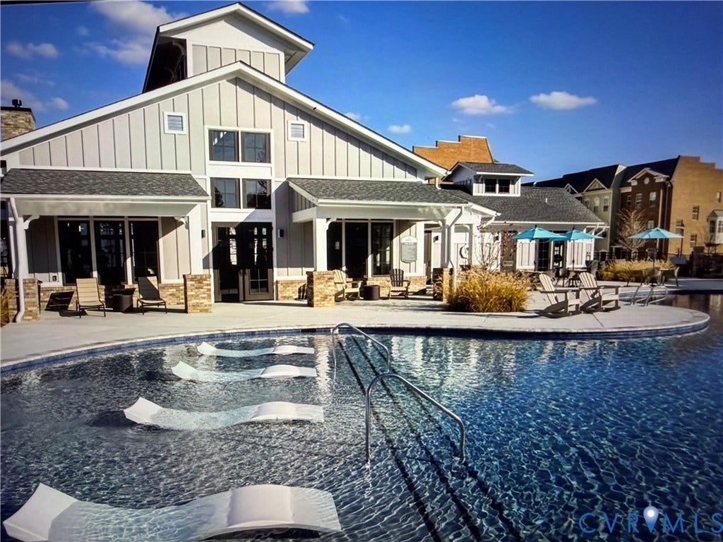 Community Pool & Clubhouse