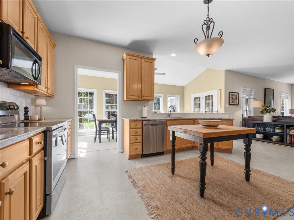 9391 Roseland Court, Someset, Mechanicsville, VA 23116 New granite countertops and tile backsplash