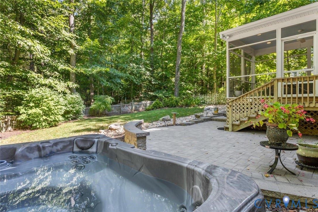 7 person hot tub