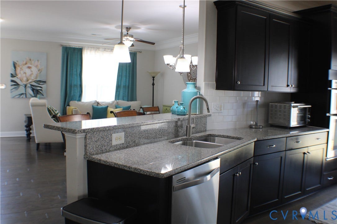 7016 Hawser Lane, Watermark, North Chesterfield, VA 23234 Elegant chef's kitchen w/ stainless steel appliances, wall oven, cooktop, granite counters, tons of beautiful cabinets w/ crown molding, separate crown in kitchen & walk in pantry for great storage!