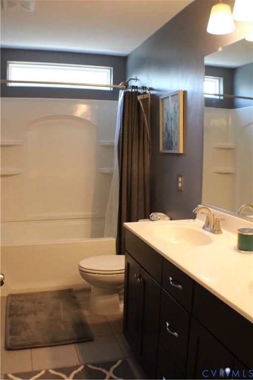 7016 Hawser Lane, Watermark, North Chesterfield, VA 23234 Upstairs full bath w/ tub, double sinks, ceramic tile & natural light!