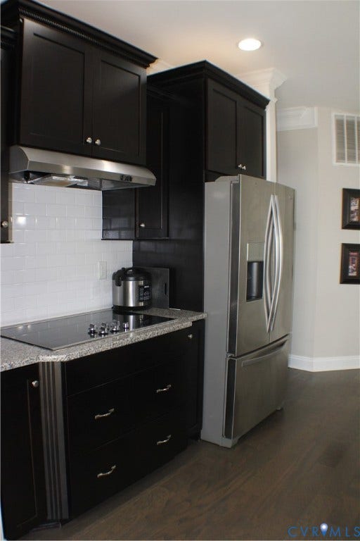 7016 Hawser Lane, Watermark, North Chesterfield, VA 23234 Elegant chef's kitchen w/ stainless steel appliances, wall oven, cooktop, granite counters, tons of beautiful cabinets w/ crown molding, separate crown in kitchen & walk in pantry for great storage!