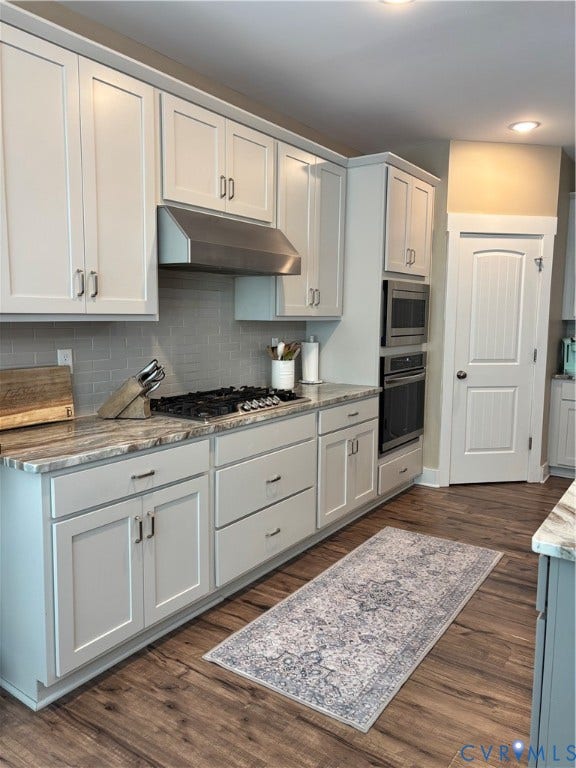 10963 Little Five Loop, Henrico, VA 23059 Wood-finish flooring with light-toned cabinetry, a stainless steel range hood, built-in oven, and a built-in microwave