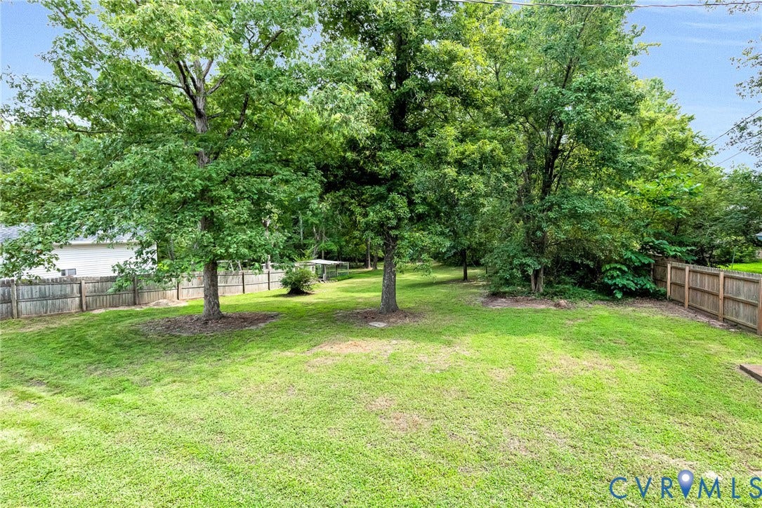 1605 CLOISTER Drive, Henrico, VA 23228 Expansive green lawn with mature trees and wood fencing