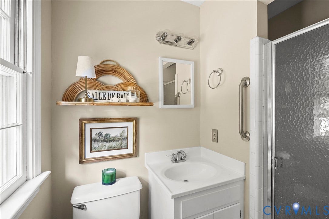 White vanity with an integrated sink and chrome faucet