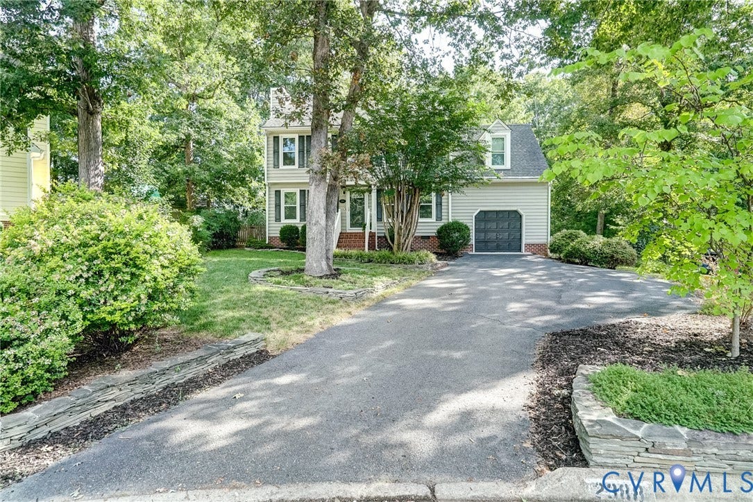 2388 Horsley Drive, Henrico, VA 23233 Located in a cul-de-sac. Double width parking. Nice curb appeal!
