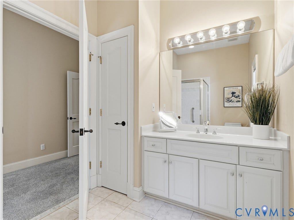 Second first floor ensuite