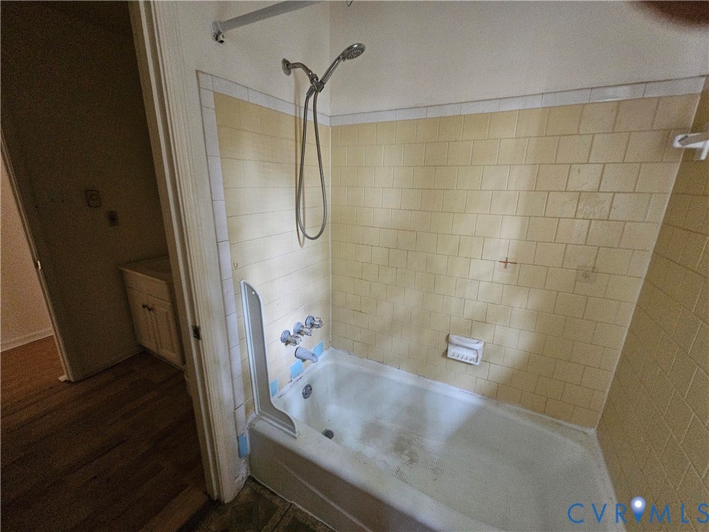3020 Groveland Avenue, Richmond, VA 23222 Tub-shower combination with tiled surround, wall-mounted showerhead, and dual-handle fixtures