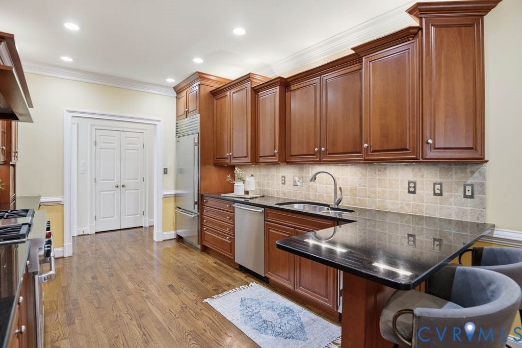 22 E Square Lane, Richmond, VA 23238 22 E Square Lane, Richmond, VA 23238