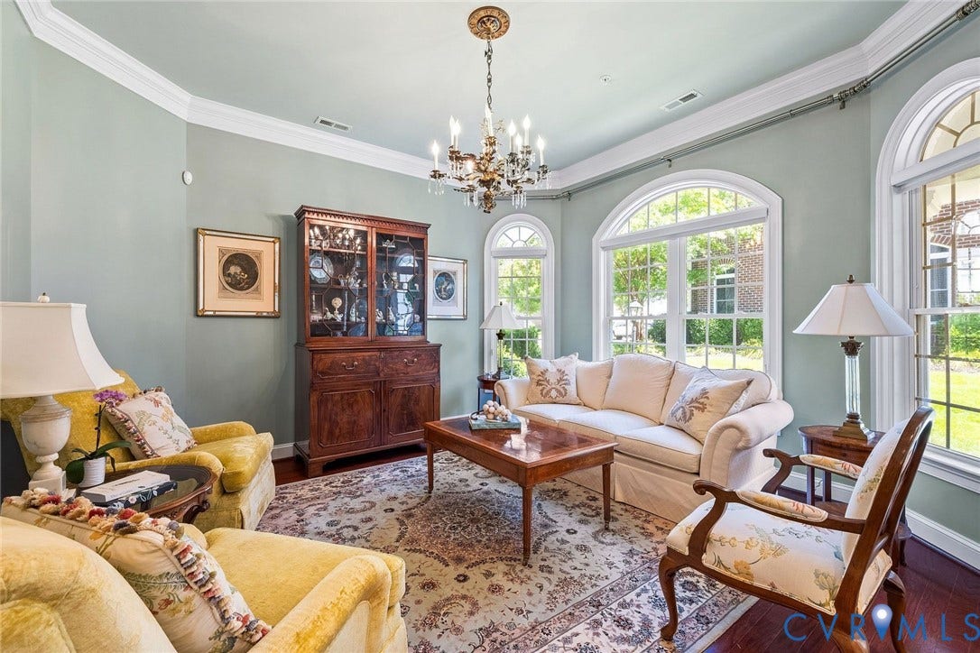 Formal Living Room, Crown Moulding, 10 ft Ceiling