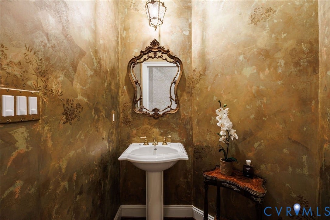 Hall Powder Room.