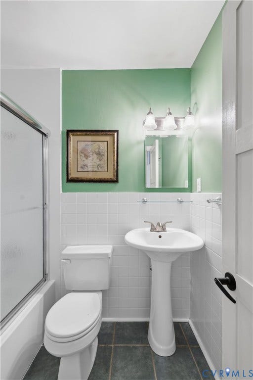 Full bathroom on 1st floor hallway, wainscoting, pedestal sink, and tiled flooring