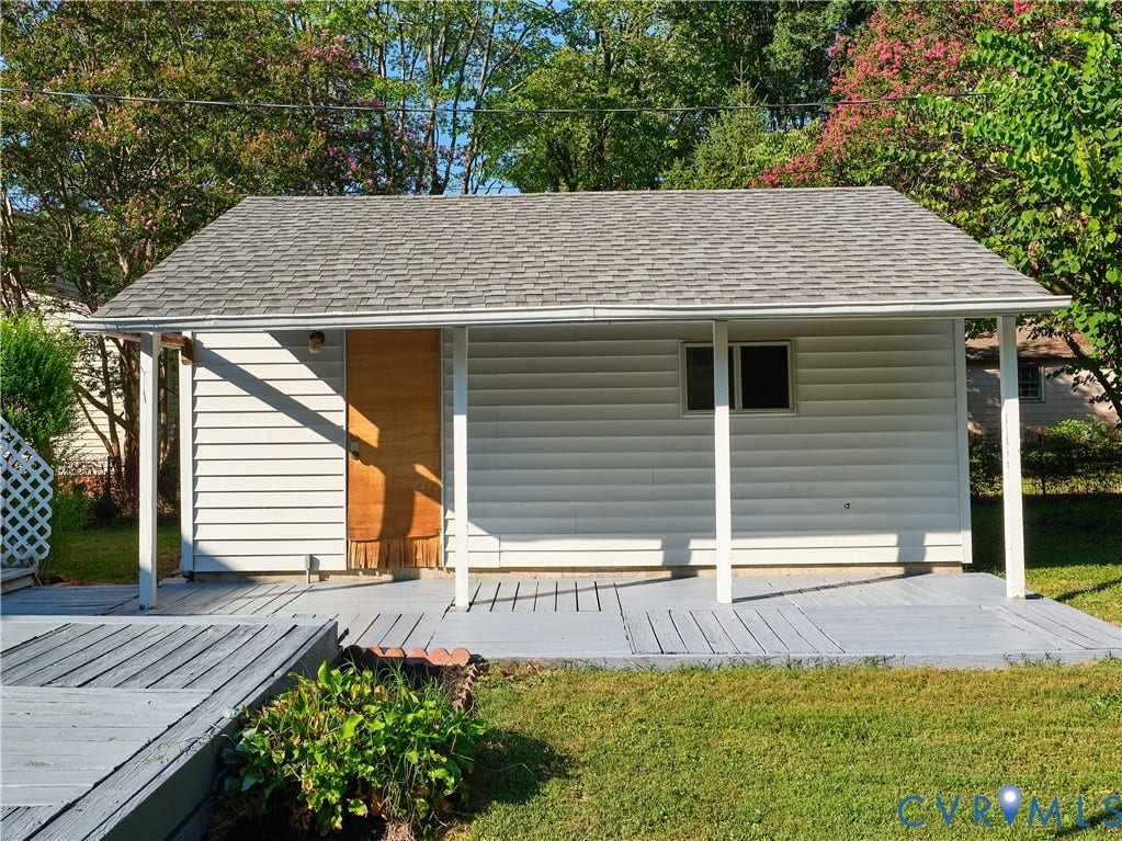 1311 Santa Rosa Road, Henrico, VA 23229 This large shed is ready for your gear
