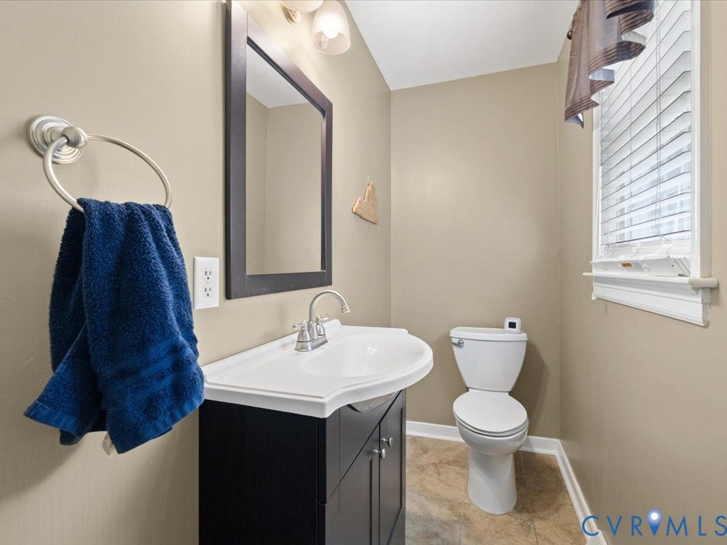Half Bath en suite
