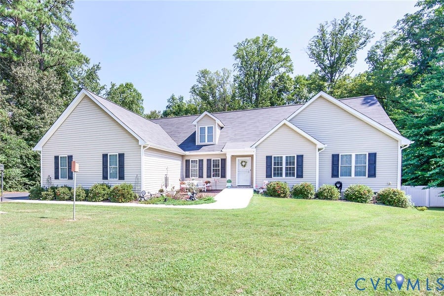 Property photo for 8266 Oakfield Lane, Mechanicsville, VA