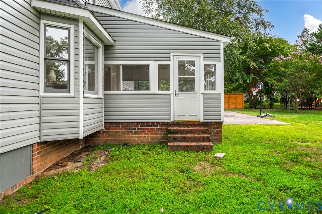 4525 Old Mesa Drive, North Chesterfield, VA 23237 Gray siding exterior with a prominent bay window feature