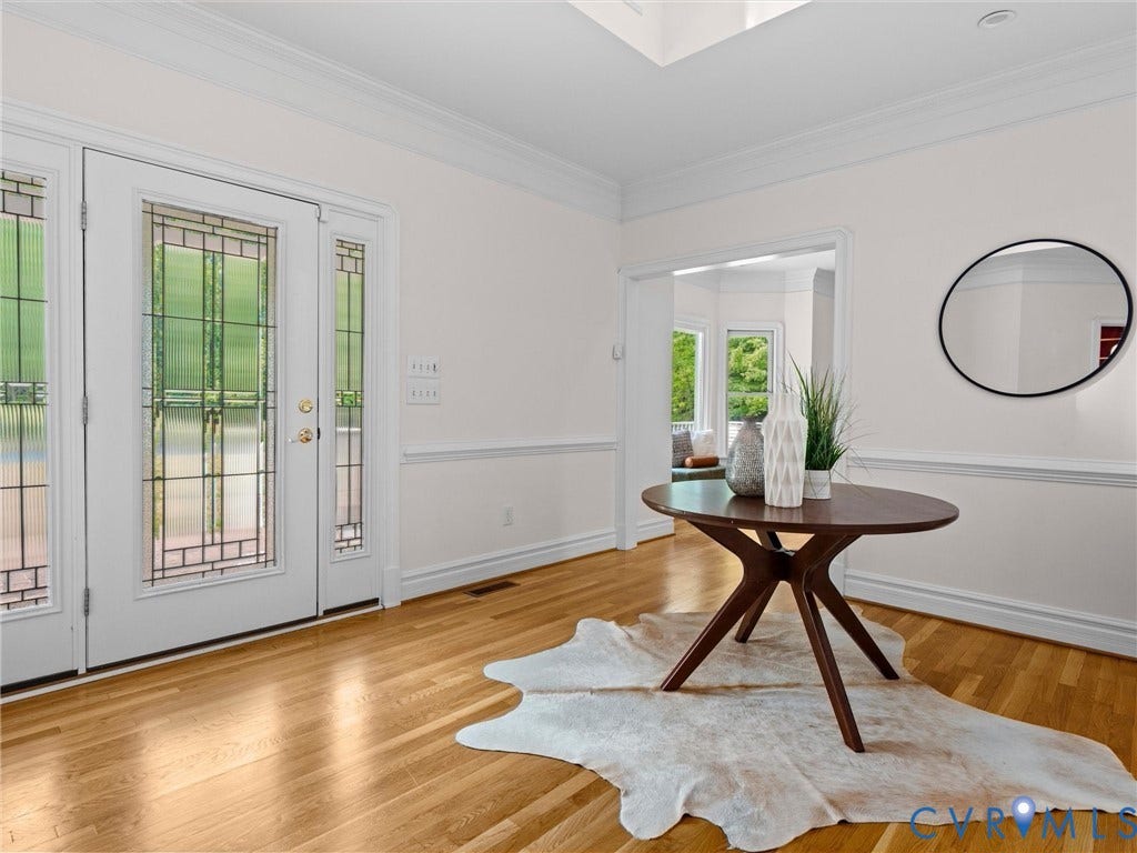 1700 Tigers Road, Manakin Sabot, VA 23103 Sunny foyer welcomes you in...