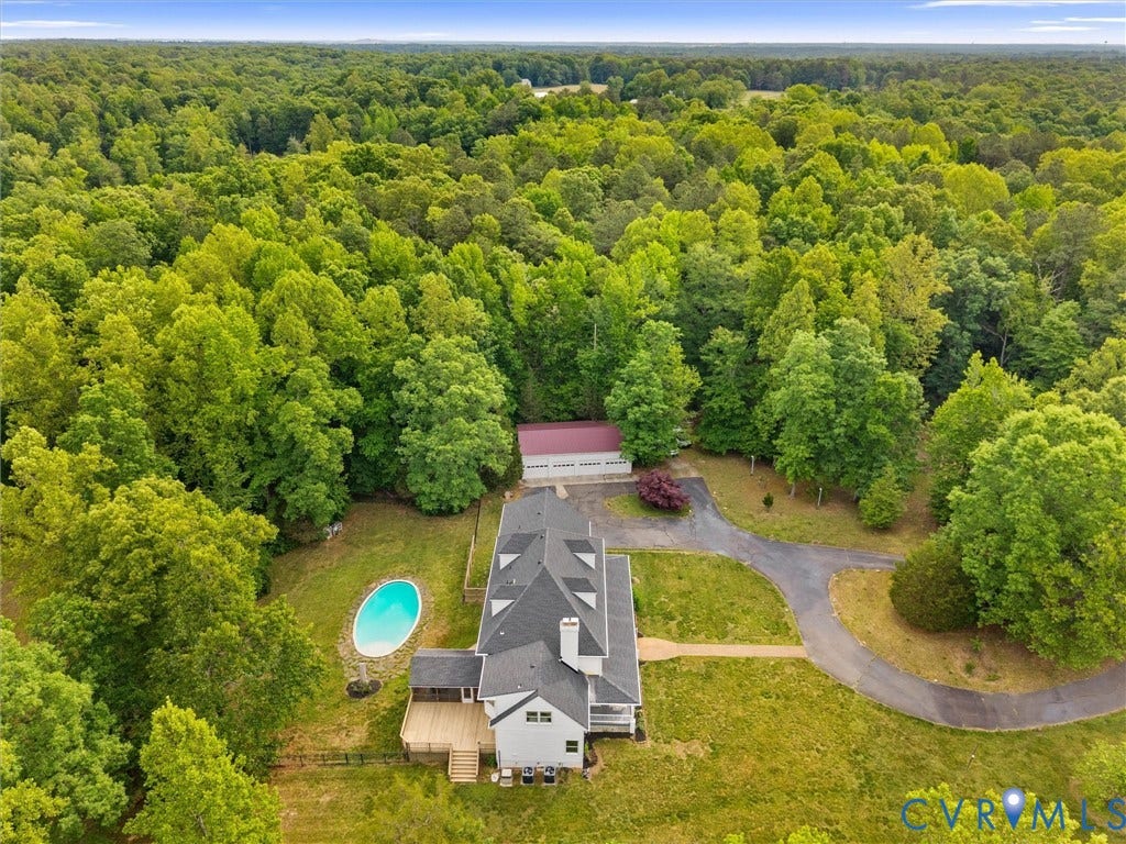 1700 Tigers Road, Manakin Sabot, VA 23103 Jopa gunite pool is open and ready for the summer season!