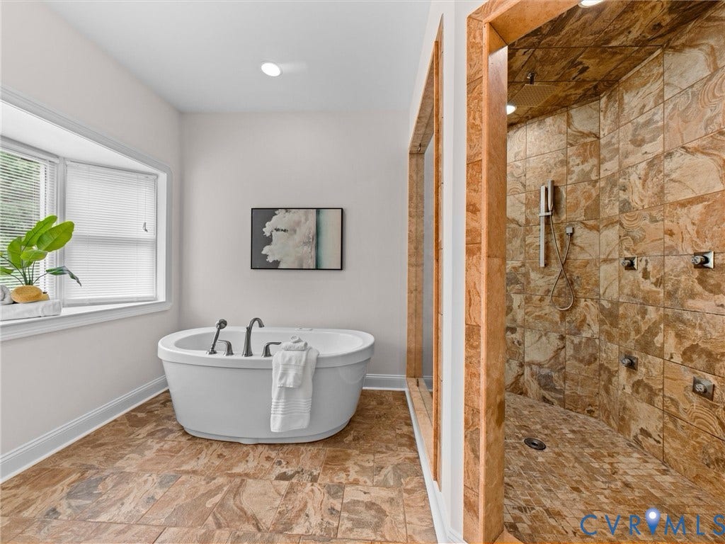1700 Tigers Road, Manakin Sabot, VA 23103 Soaking tub was recently added.