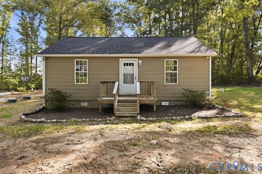 Property photo for 10722 Cross County Road, Louisa, VA