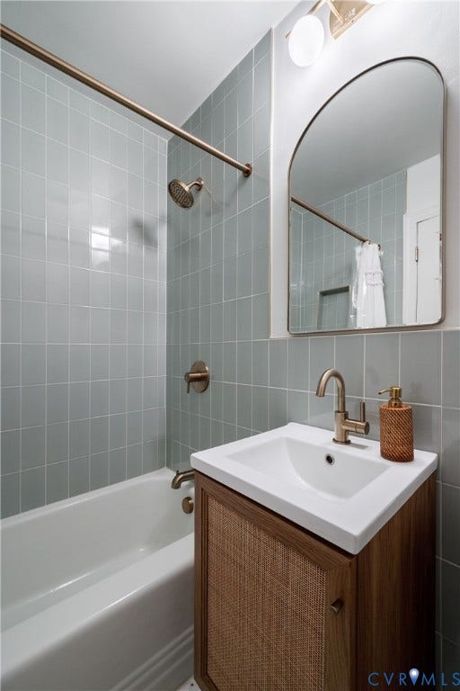 7433 Cherokee Road, Richmond, VA 23225 Full Hall Bathroom