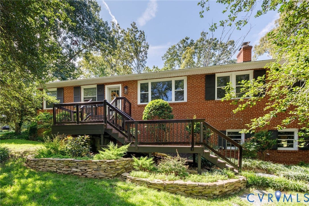 7433 Cherokee Road, Richmond, VA 23225 Stone wall borders, Composite decking