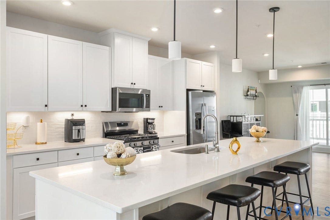 8045 Lake Laurel Lane, #B, Laurel Oak Condos, Glen Allen, VA 23060 Kitchen featuring white shaker cabinetry, stainless steel appliances, a large center island with an undermount sink, recessed lighting, and pendant lighting