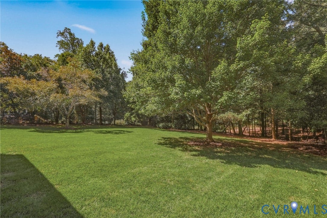3012 Hedgeway Place, Tarrington, Midlothian, VA 23113 Expansive green lawn surrounded by mature trees and natural landscaping