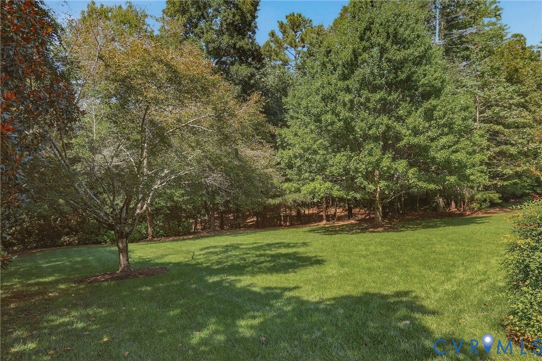 3012 Hedgeway Place, Tarrington, Midlothian, VA 23113 Expansive grassy lawn with mature trees and natural landscaping