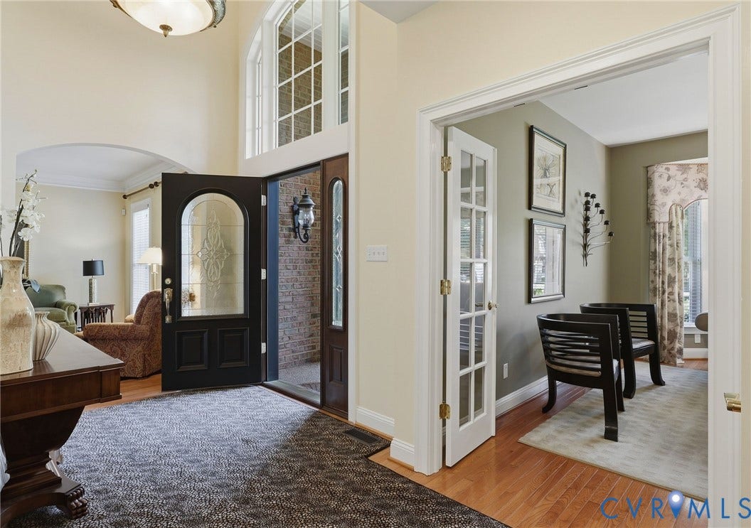 3012 Hedgeway Place, Tarrington, Midlothian, VA 23113 Two-story foyer with transom and arched windows