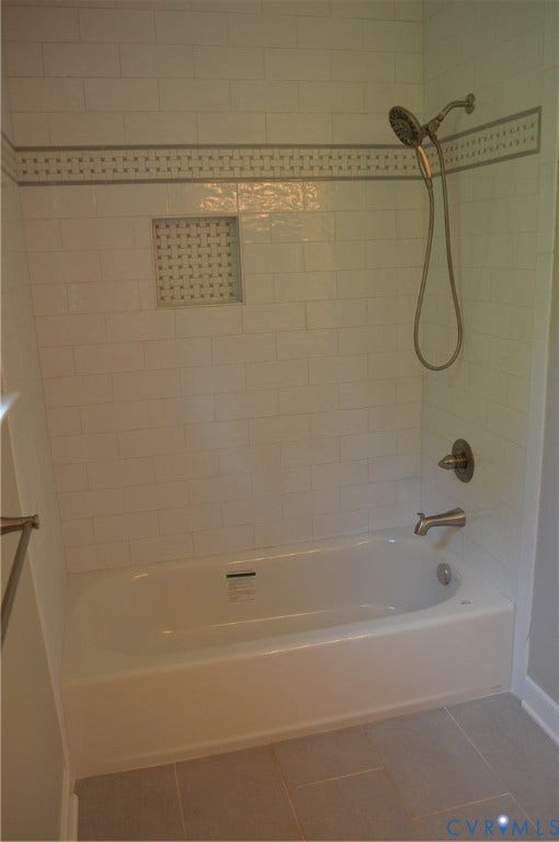 10227 Acworth Drive, Glen Allen, VA 23060 Hall Bath has bathtub with subway tile surround, and decorative tile accent