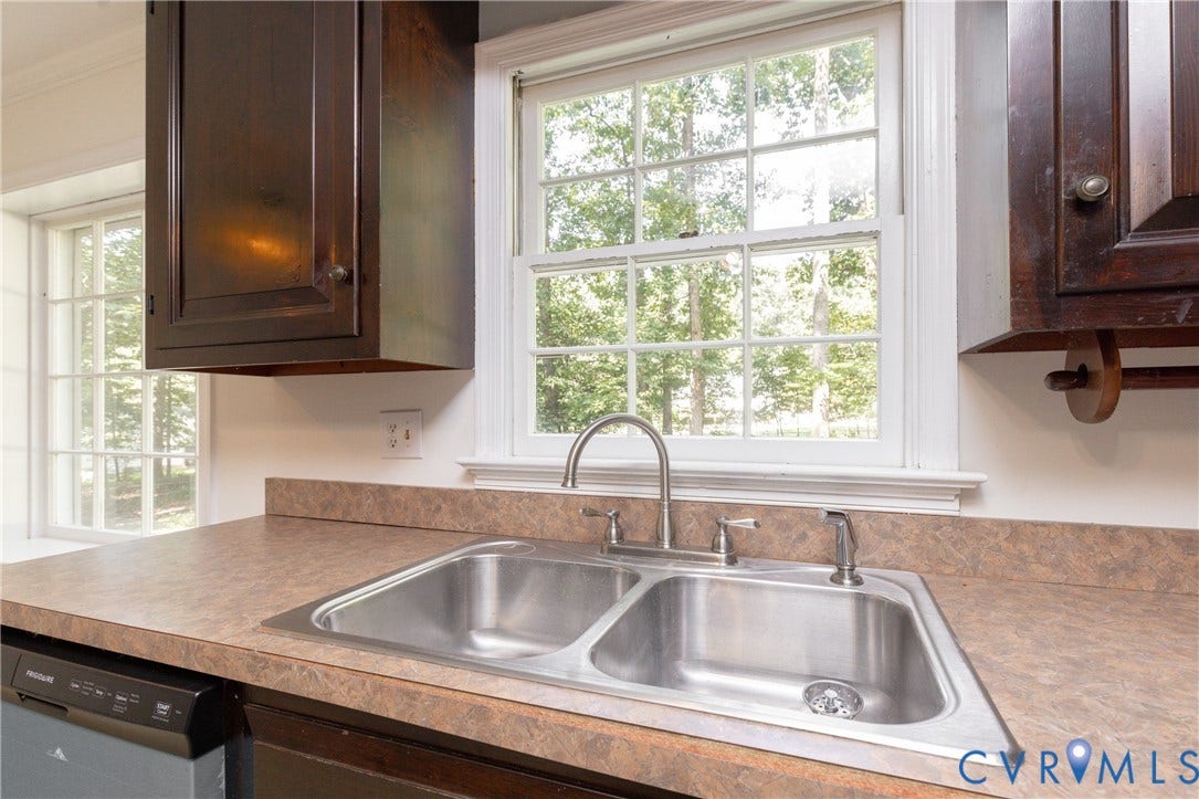 2765 Briarpatch Lane, Powhatan, VA 23139 Dual basin stainless steel sink with a high-arc faucet, set into a laminate countertop