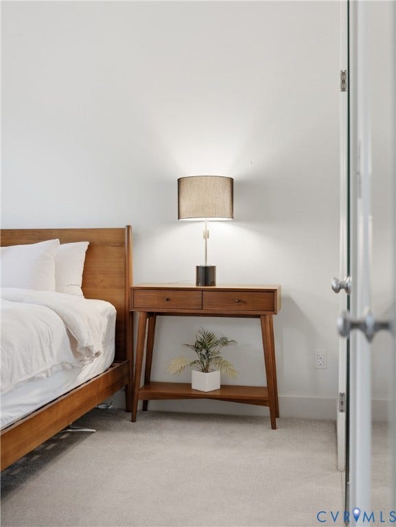 Light-colored carpeting