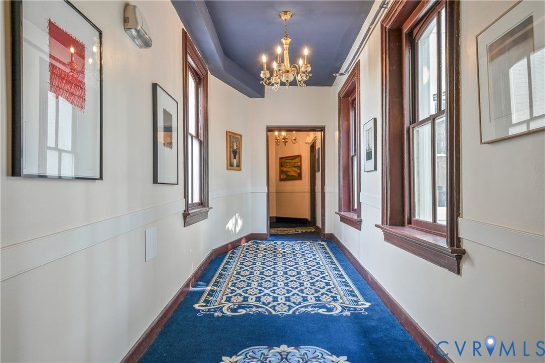 212 W Franklin Street, #U204, Monroe Ward, Richmond, VA 23220 Entrance hallway to unit 204