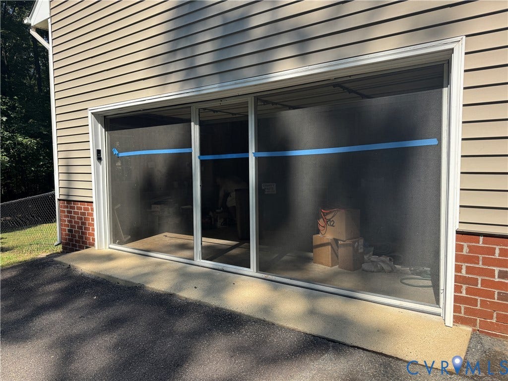 3522 Fairfield Road, Powhatan, VA 23139 Screen will roll down for garage. Automatic door opener for garage door.