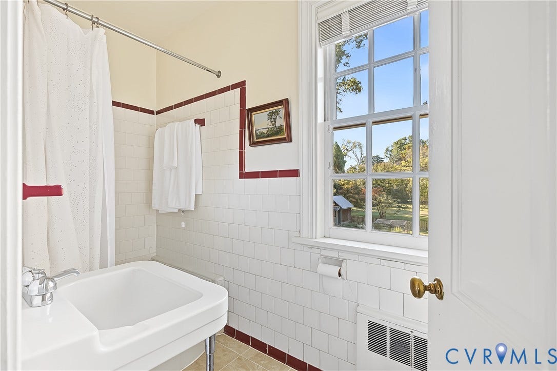 3905 Dover Road, Richmond, VA 23221 Ensuite bath