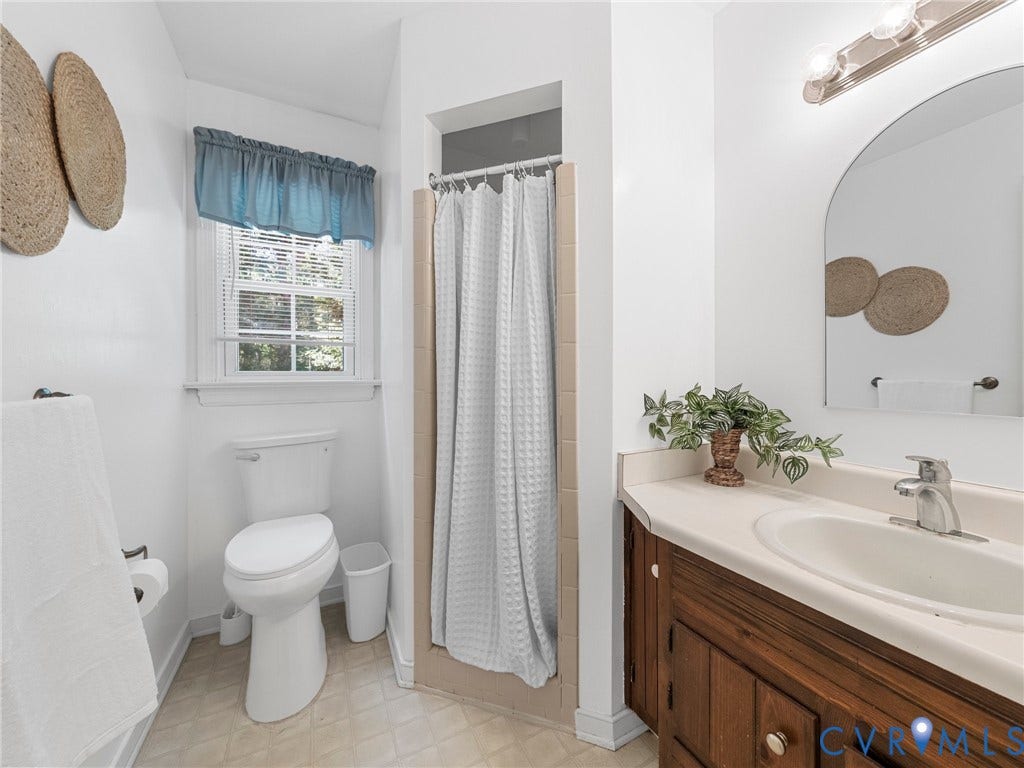 3100 Three Bridge Road, Beautiful Powhatan County, Powhatan, VA 23139 Main Bathroom