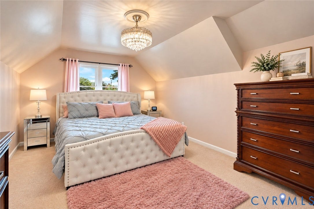 Vaulted ceiling with a crystal chandelier, VIRTUAL STAGING