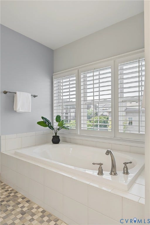 239 Finial Avenue, Henrico, VA 23226 Soaking tub