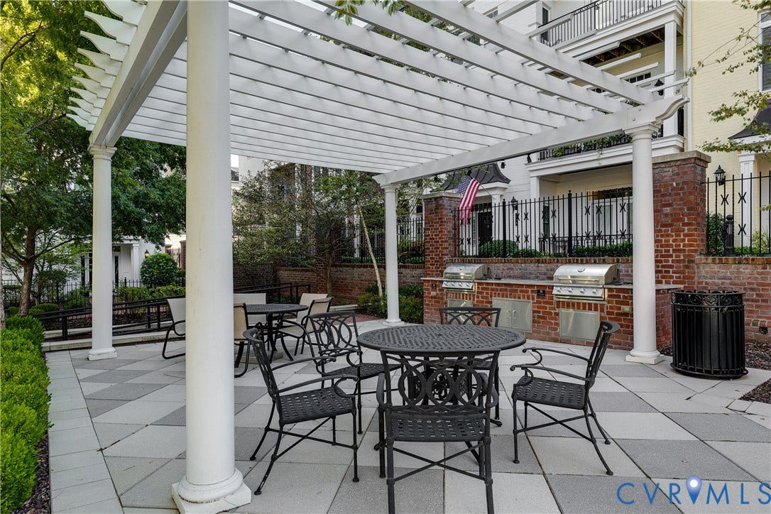 239 Finial Avenue, Henrico, VA 23226 Outdoor grilling and dining area