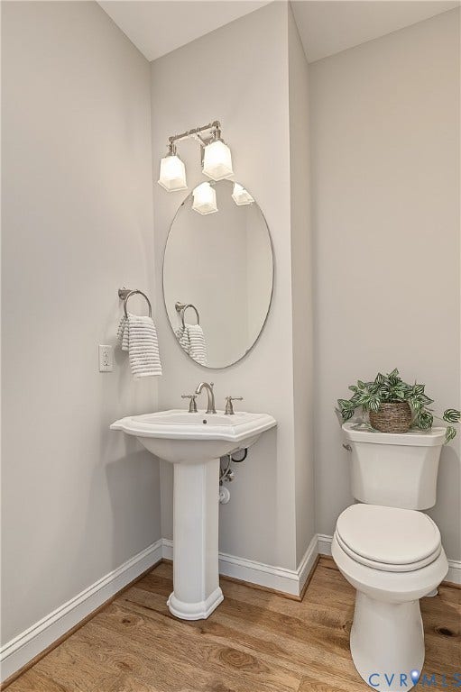 239 Finial Avenue, Henrico, VA 23226 2nd floor powder room