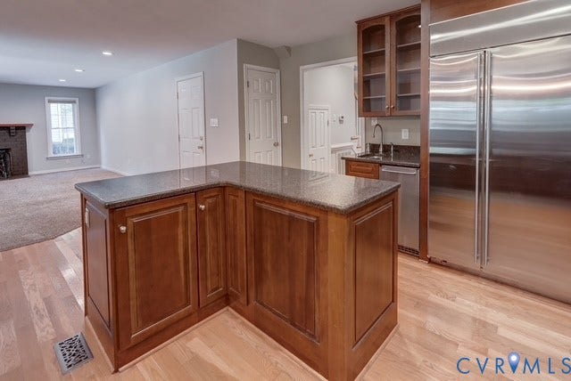8113 Ainsdale Lane, Chesterfield, VA 23832 Large Island with beverage fridge