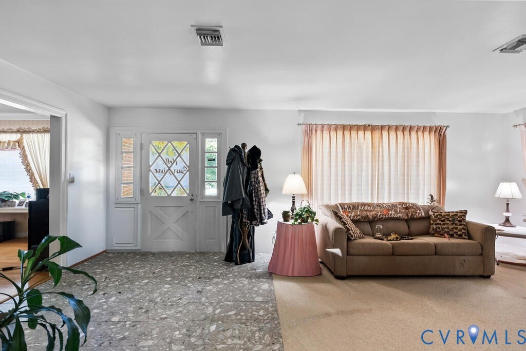 21 Vanderpool Lane, Detached, Cumberland, VA 23040 Entryway with decorative glass door and sidelights