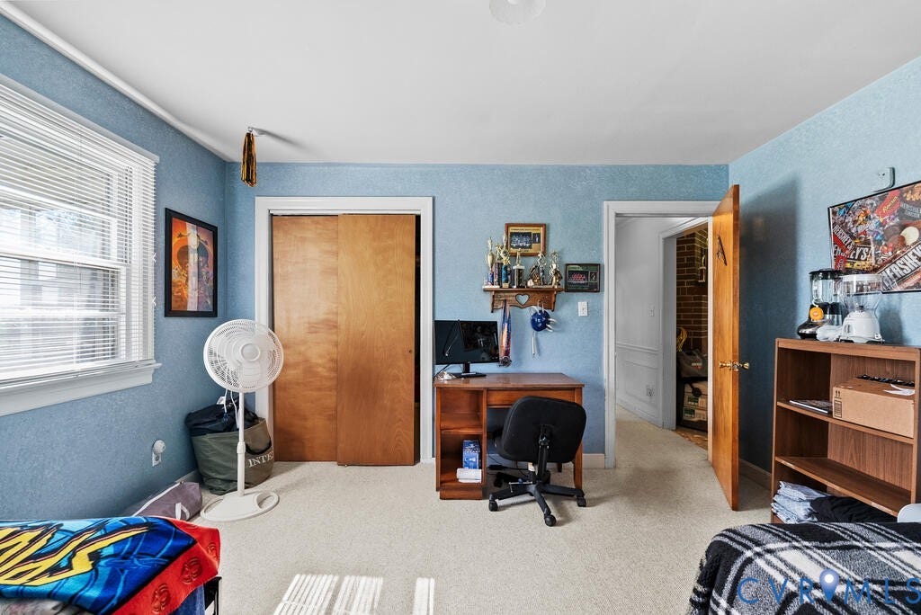 21 Vanderpool Lane, Detached, Cumberland, VA 23040 Textured wall finishes with white trim, light-colored carpeting, and a window with blinds