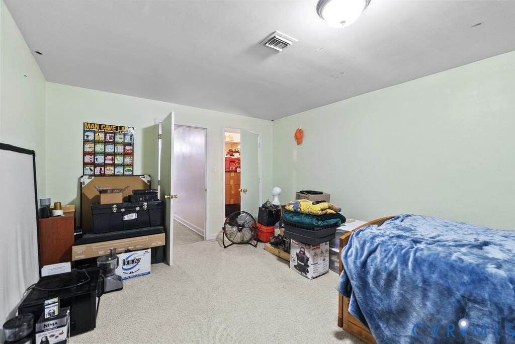 21 Vanderpool Lane, Detached, Cumberland, VA 23040 Wall-to-wall carpeting and neutral wall tones