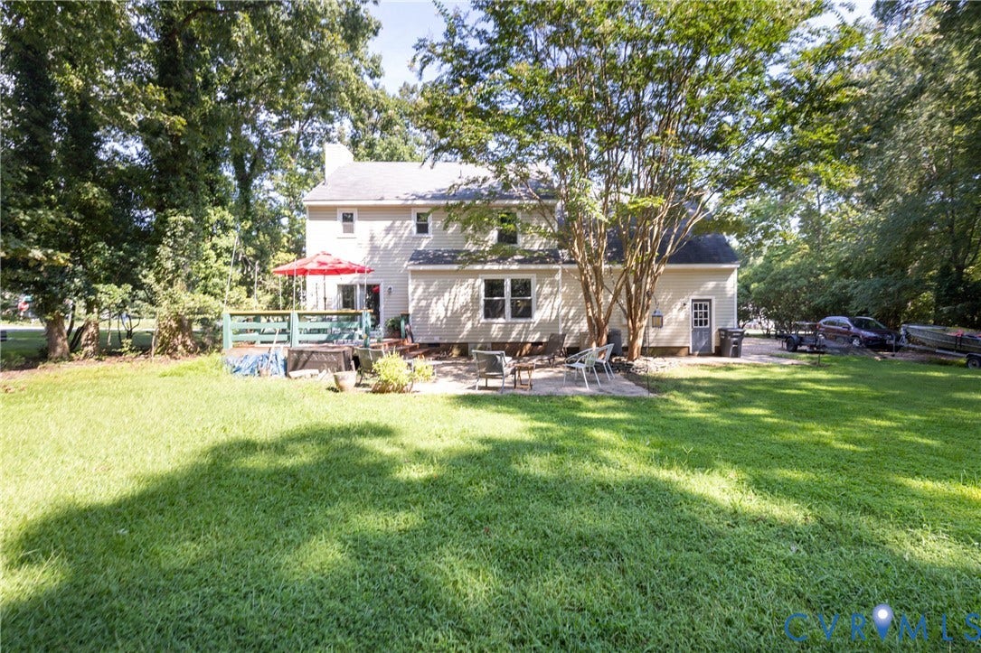 13802 Rockhaven Drive, Thornhill, Chester, VA 23836 Expansive lawn with mature trees and a rear deck