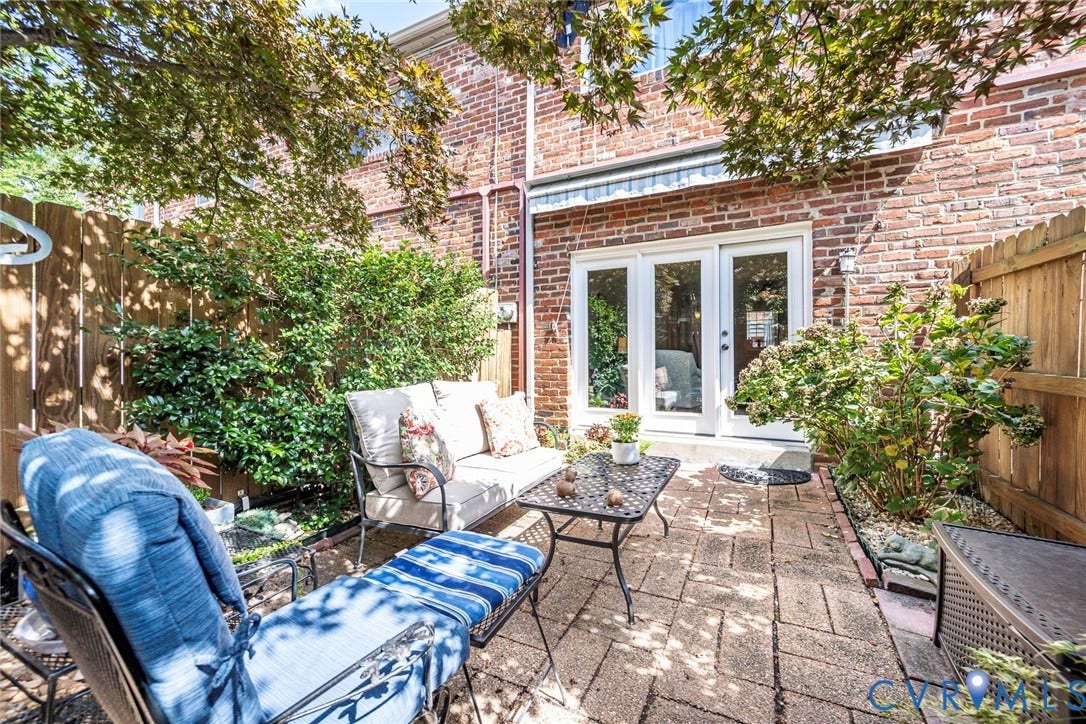 A peaceful backyard garden retreat!