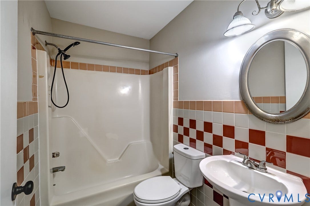 6100 Meadwood Circle, Hopkins Rd Corridor, Richmond, VA 23234 Newer fixtures and ceramic tile highlight the hall bath!
